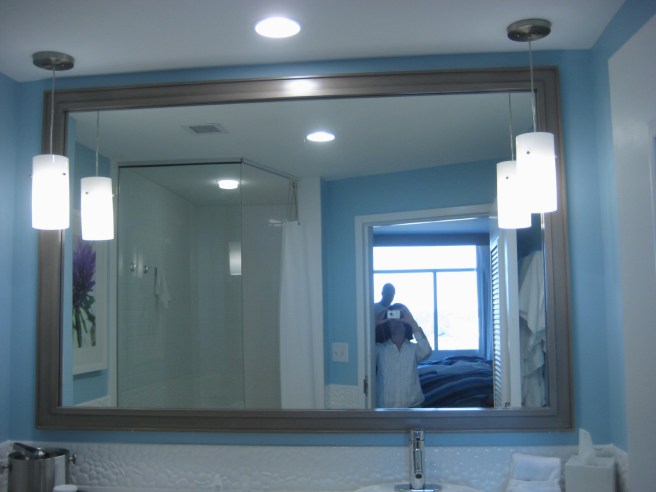 Very bright, happy bathroom. I had a lot of fun in there taking my time getting ready. = ) 