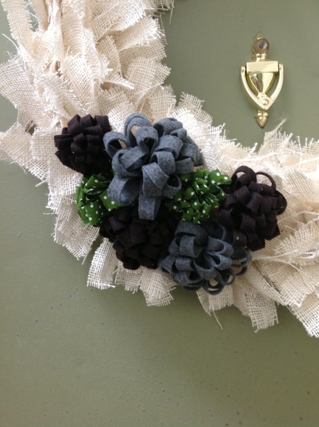 Love felt flowers. Especially since they're easy enough for me to do.